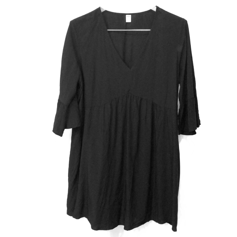 Old Navy black dress with ruffle on sleeve - XL